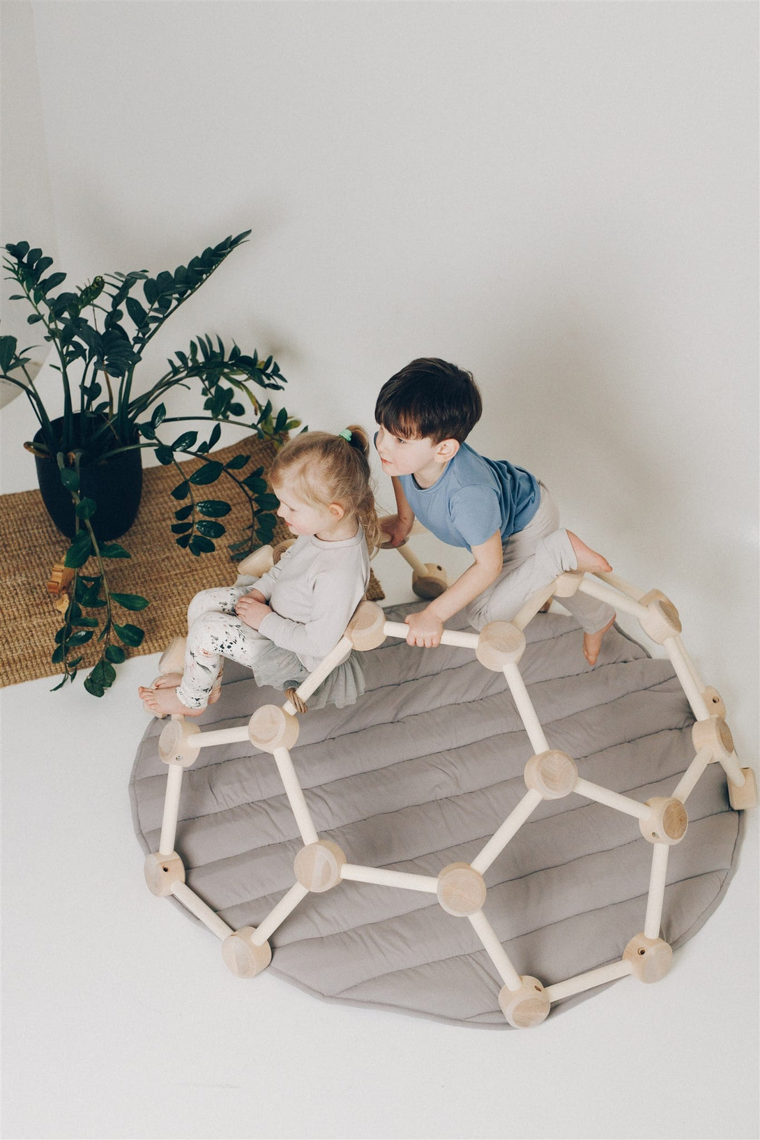 Dôme d'escalade d'intérieur en bois pour bébés et enfants • LOOVE