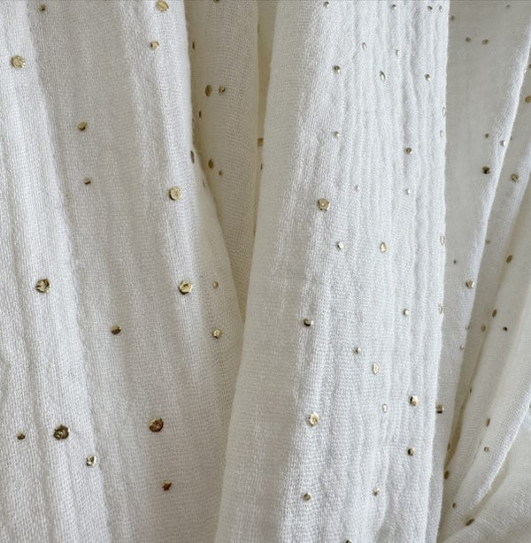 Velo da letto a capanna per tetto appuntito a forma di A in garza di cotone | Bianco a pois dorati • Laramie