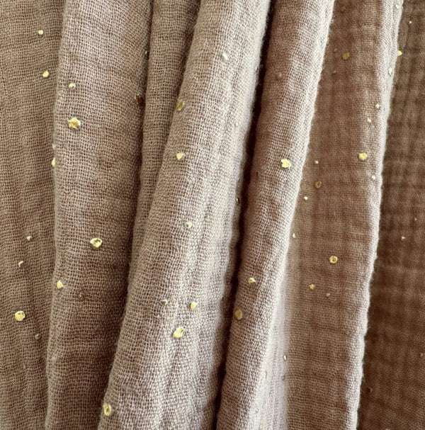 Velo da letto a capanna per tetto a punta a forma di A in garza di cotone | Marrone a pois dorati • Laramie