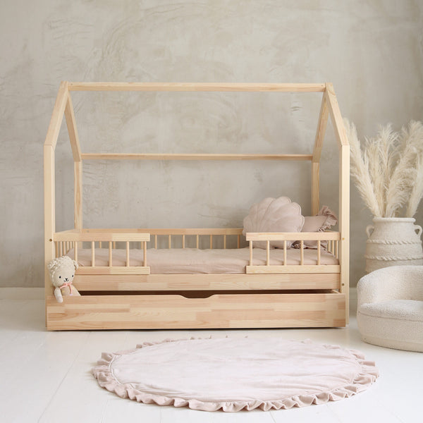 Letto a capanna in legno con cassetto, tetto orizzontale e ingresso centrale • Maja