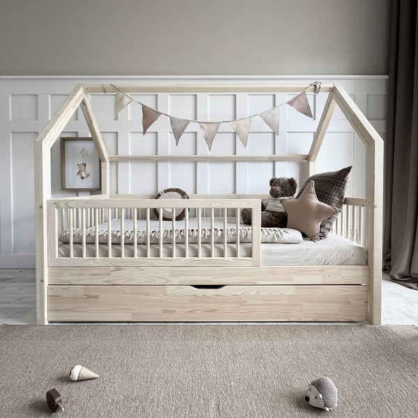 Letto a capanna in legno con cassetto e barriera, tetto orizzontale • Milas