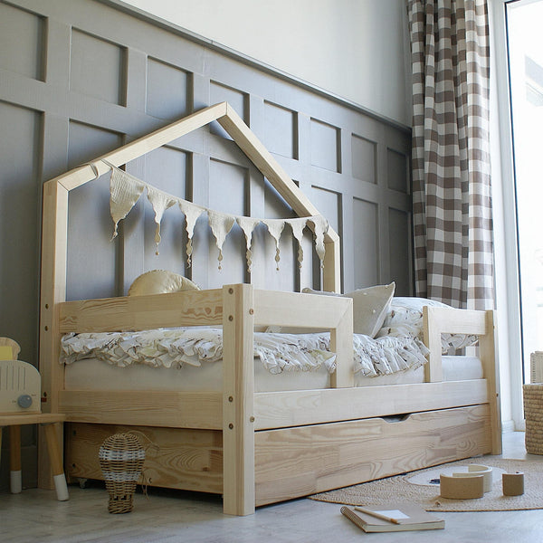 Letto singolo maisonette in legno con cassetto, ingresso centrale e tetto laterale • Ariane