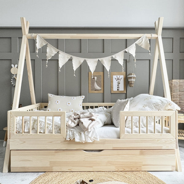 Letto singolo semplice in legno con barriera e cassetto, ingresso centrale • Milie