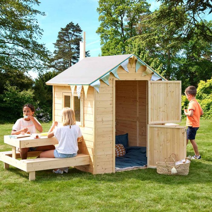 Cabane en bois, maisonnette enfants cuisinière, table et bancs • LOOVE