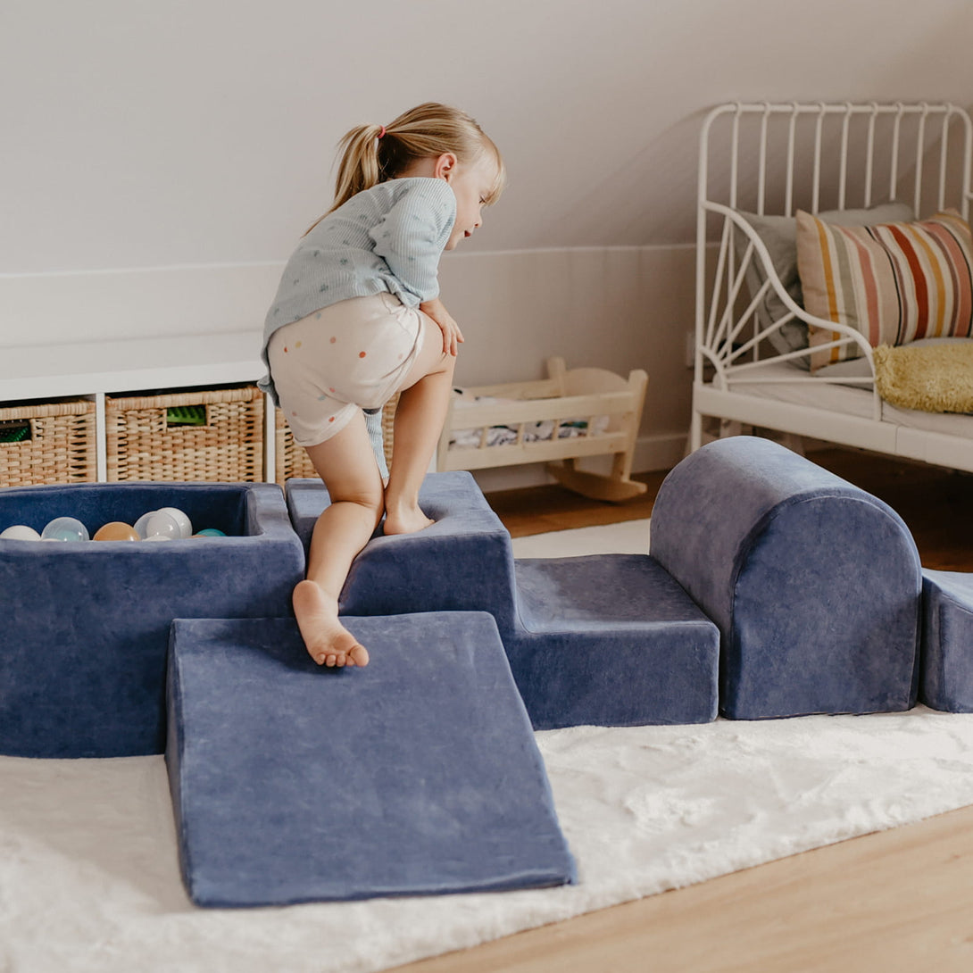 Parcours de motricité bleu en mousse OEKO-TEX avec piscine à balle • Meow Baby x LOOVE