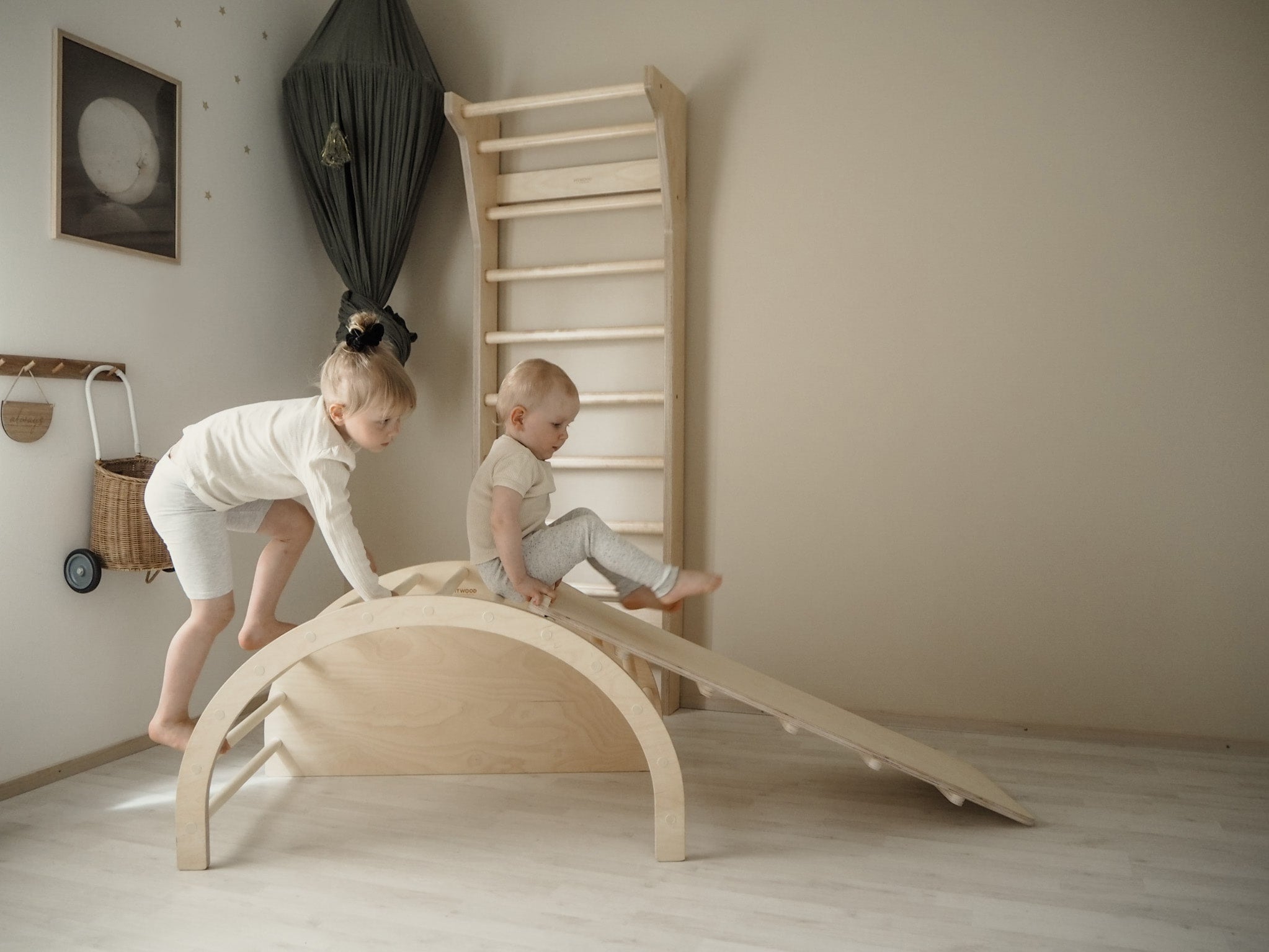 Arche d'escalade en bois, multifonctions, parcours de motricité, chambre enfant avec design scandinave • LOOVE