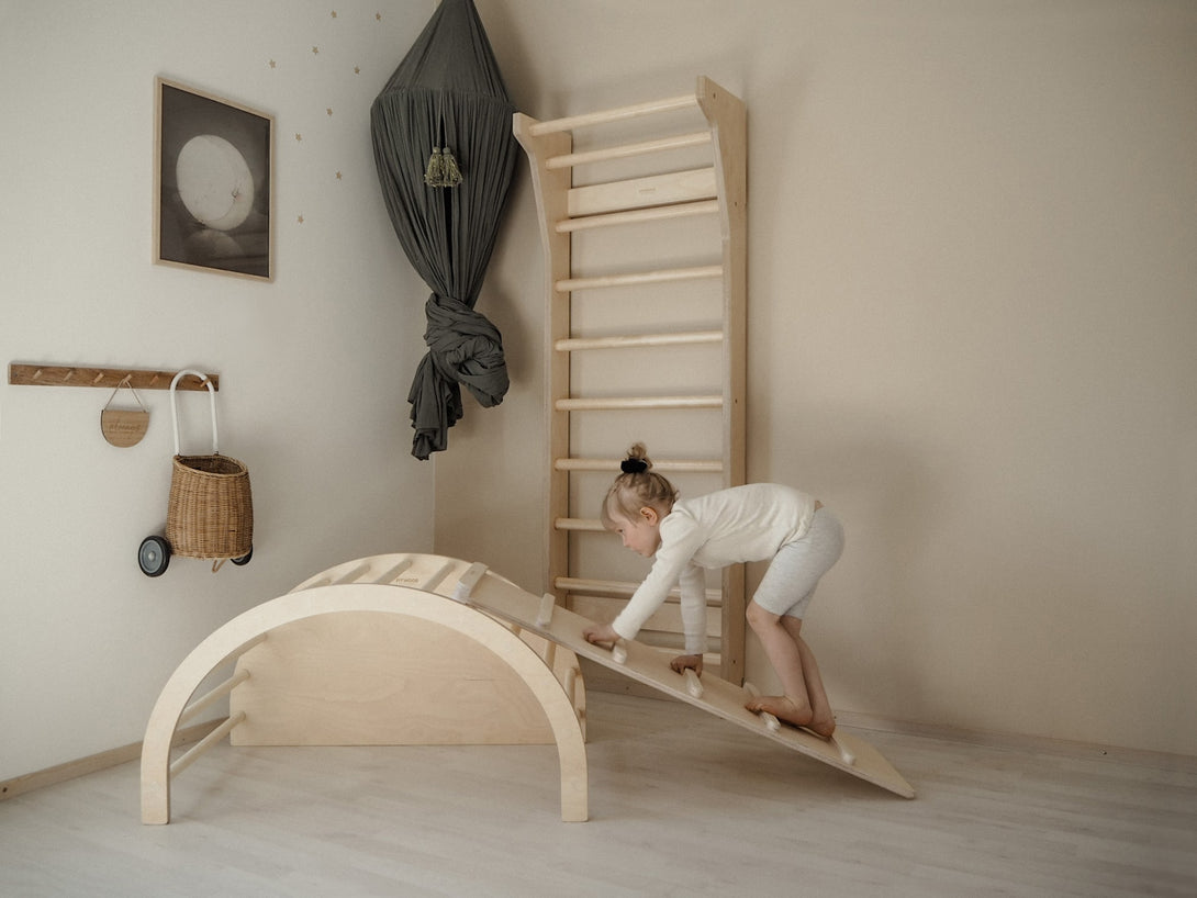 Arche d'escalade en bois, multifonctions, parcours de motricité, chambre enfant avec design scandinave • LOOVE