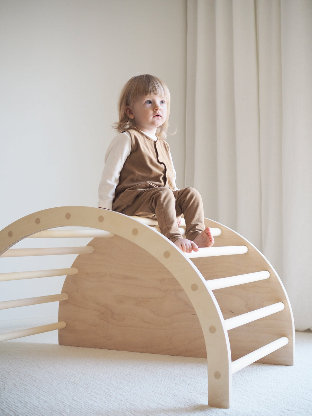 Arche d'escalade en bois, multifonctions, parcours de motricité, chambre enfant avec design scandinave • LOOVE