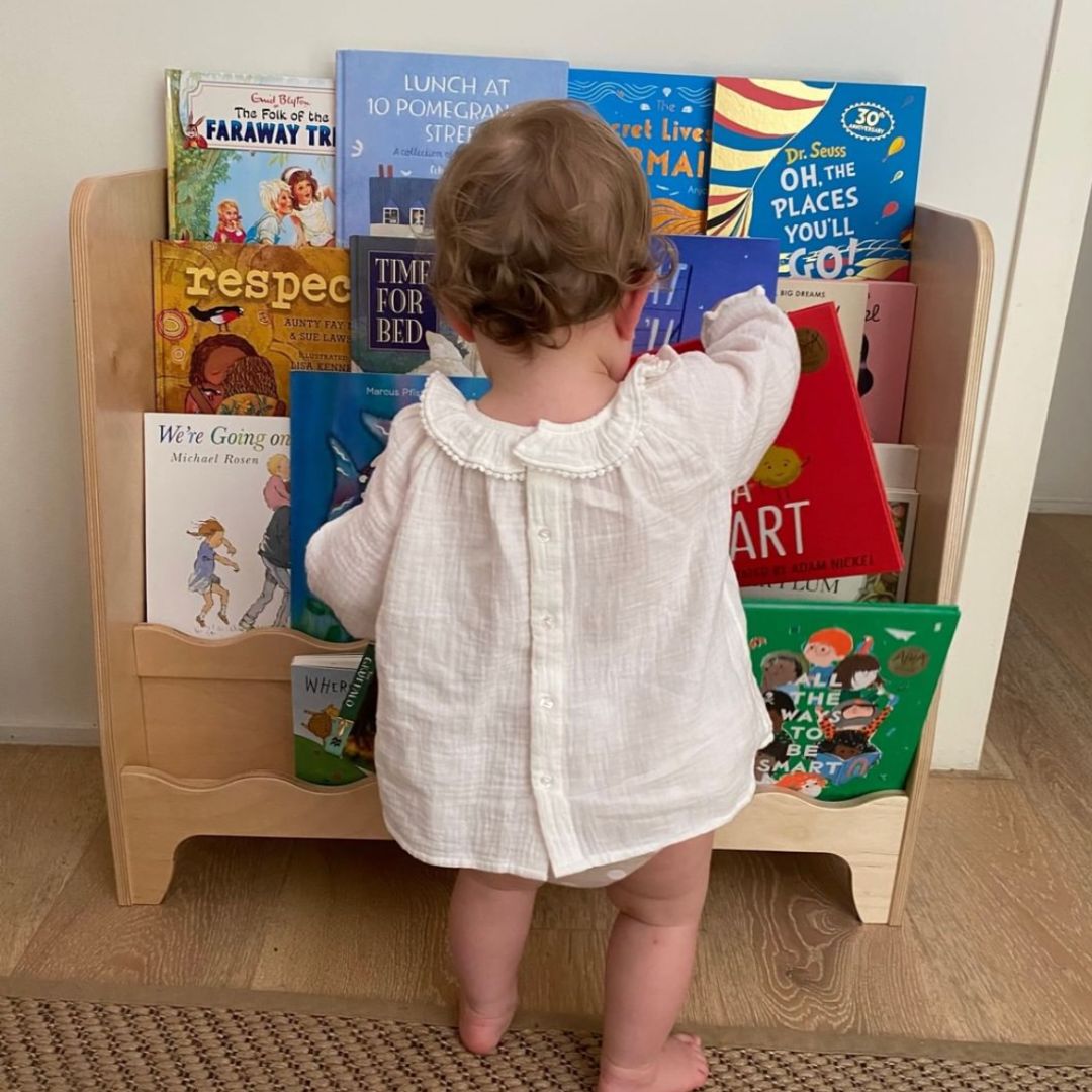 Bibliothèque Montessori en bois avec étagère • LOOVE