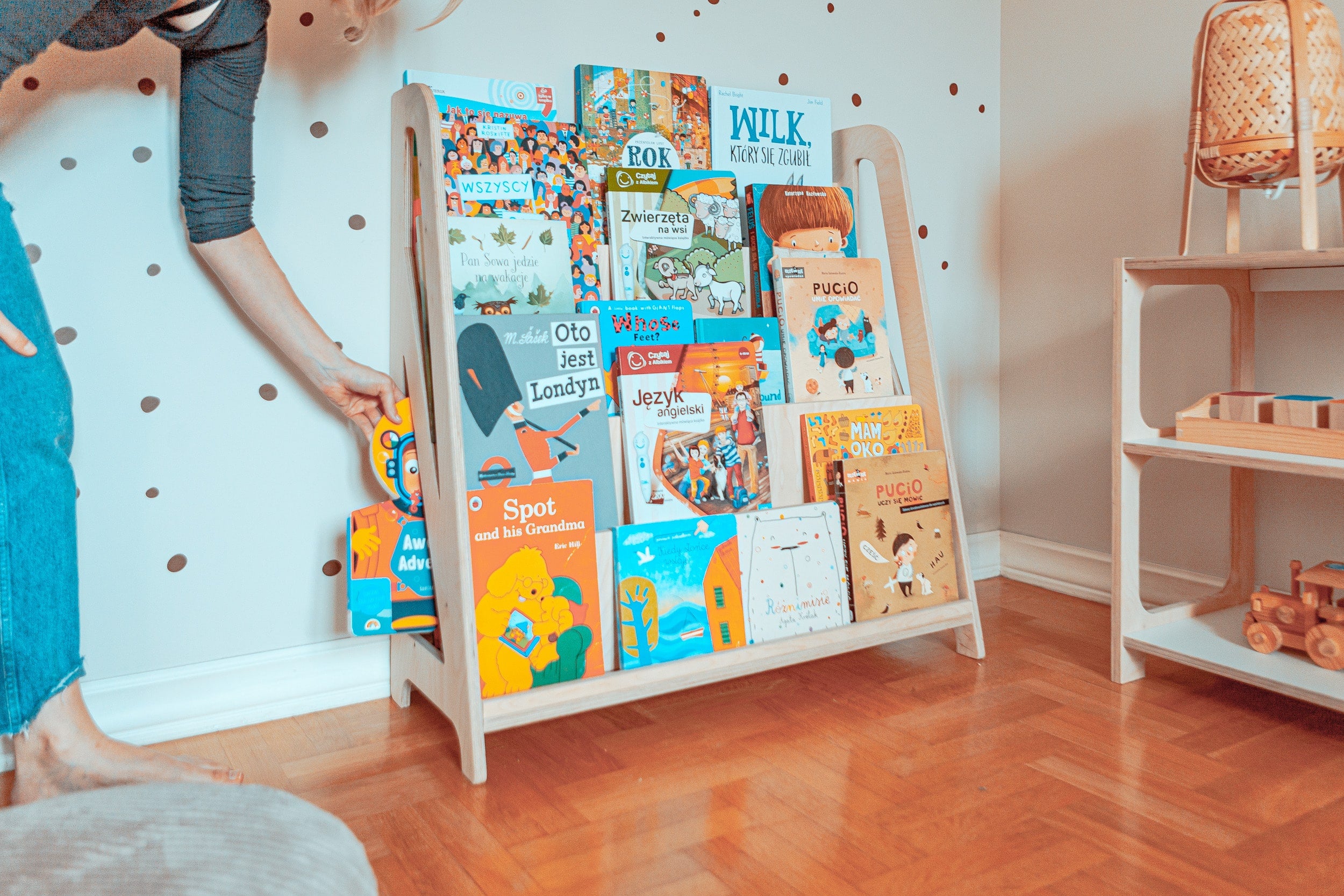 Bibliothèque enfant pour coin lecture Montessori • LOOVE
