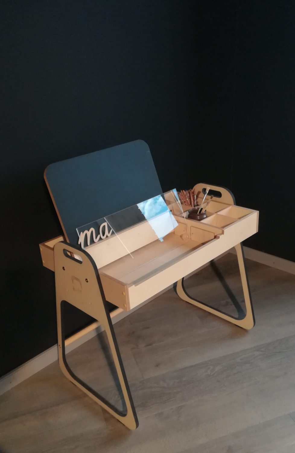 Bureau d’activité évolutif pour enfant avec tableaux, 2 hauteurs • LOOVE