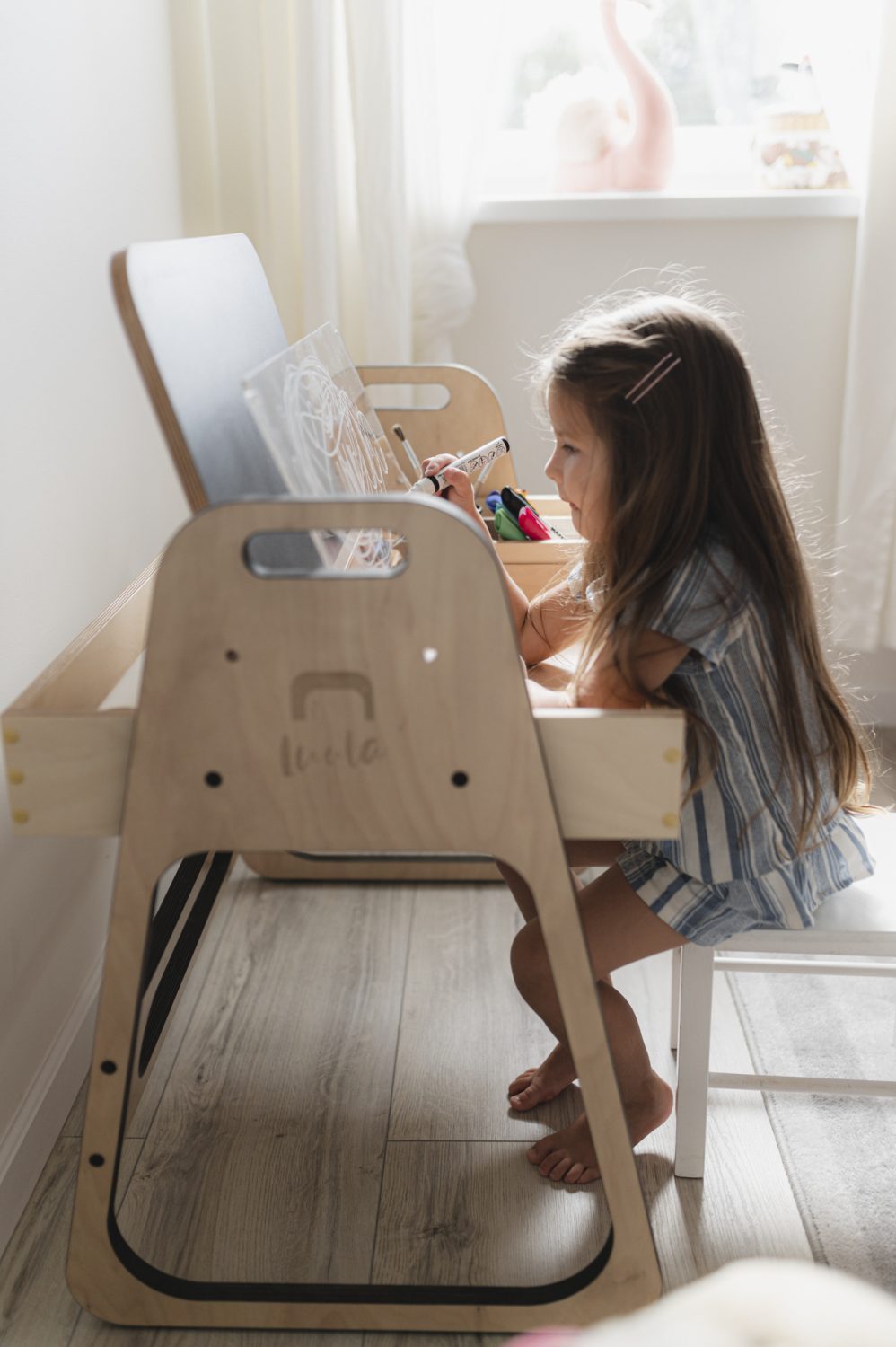 Bureau d’activité évolutif pour enfant avec tableaux, 2 hauteurs • LOOVE