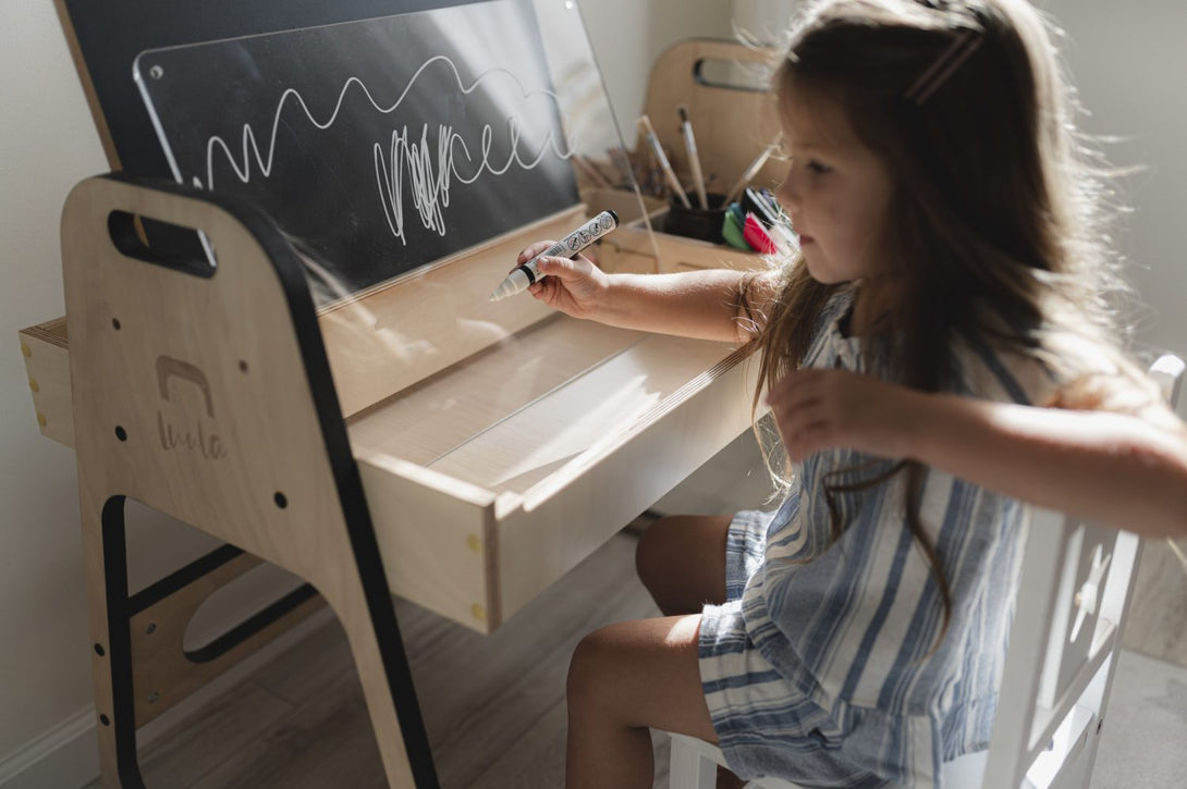 Bureau d’activité évolutif pour enfant avec tableaux, 2 hauteurs • LOOVE