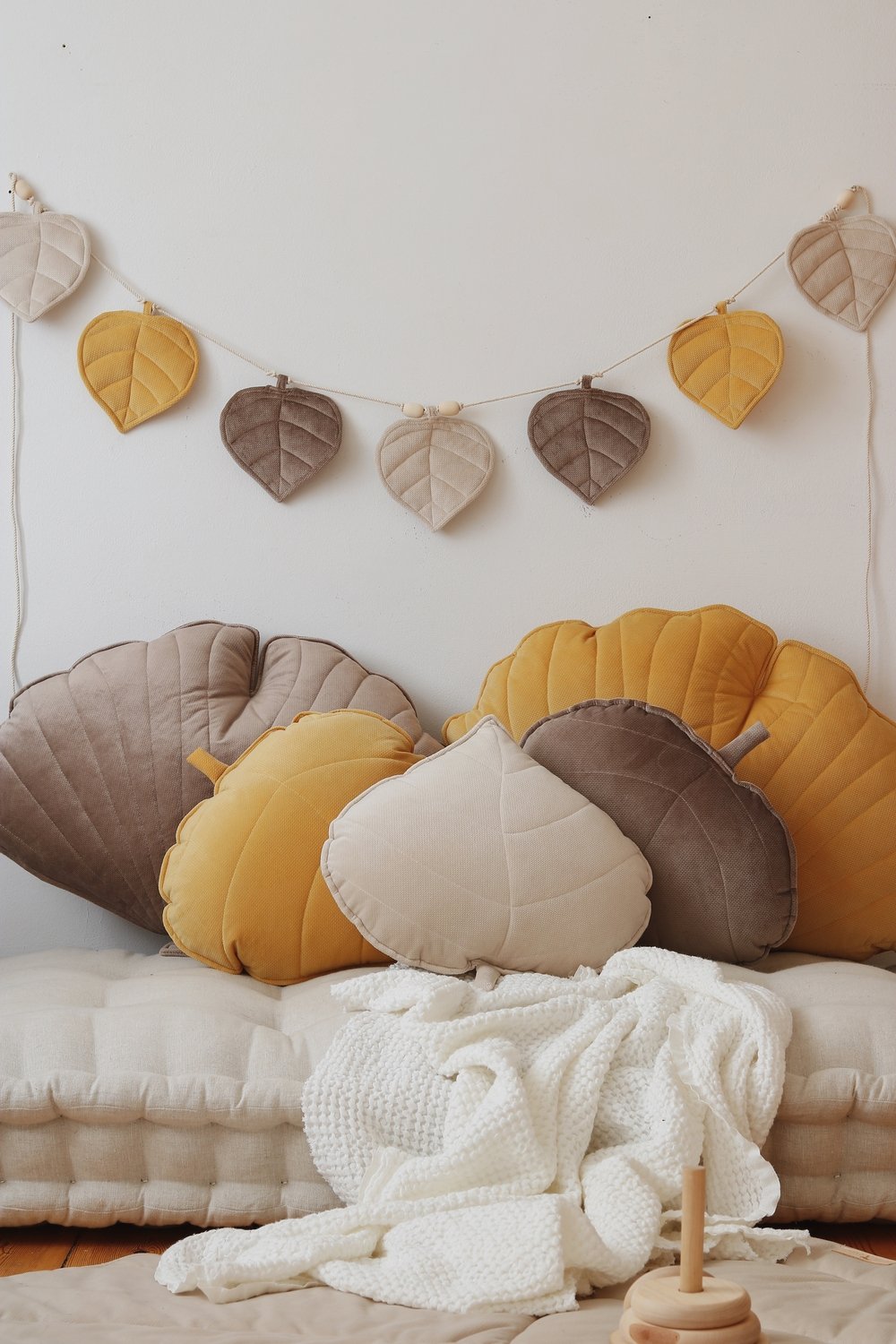 Coussin feuille en velour ou lin OEKO-TEX • LOOVE