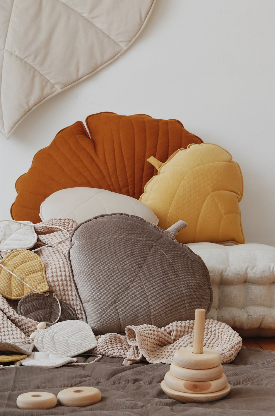 Coussin feuille en velour ou lin OEKO-TEX • LOOVE