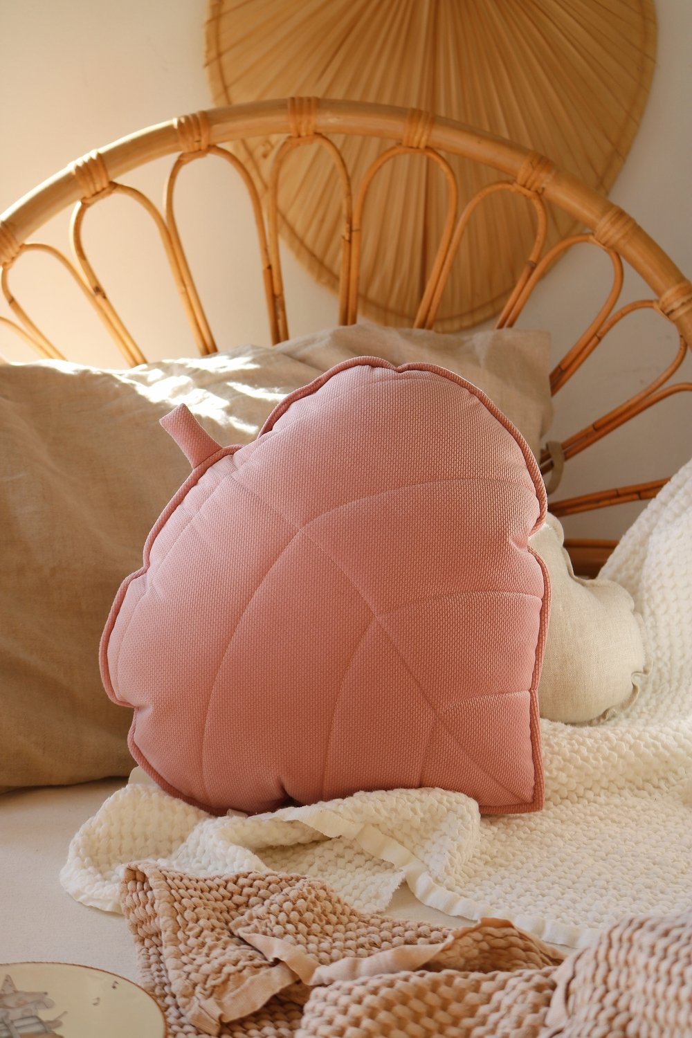 Coussin feuille en velour ou lin OEKO-TEX • LOOVE