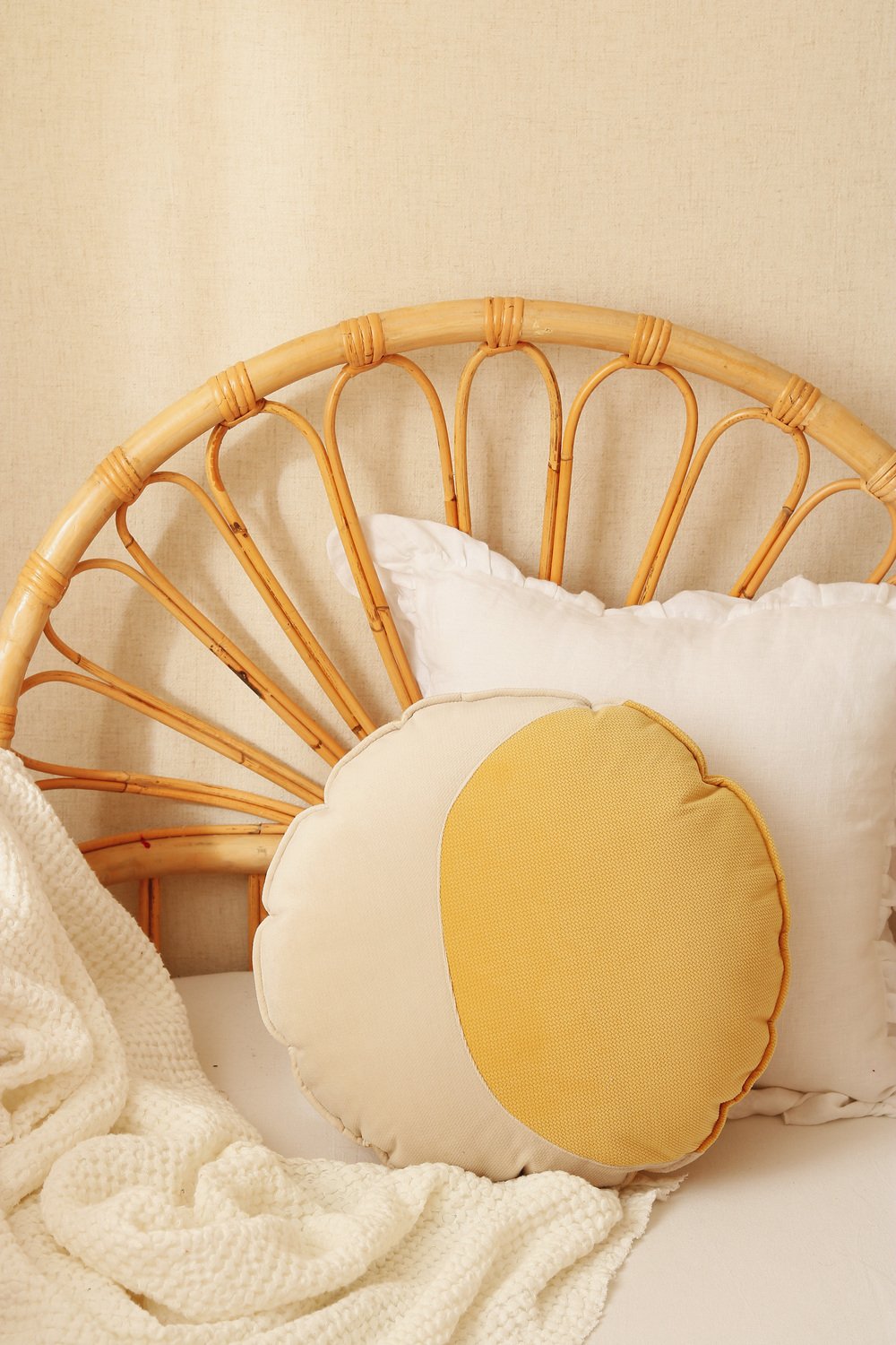 Coussin soleil ou lune OEKO-TEX, pour chambre d'enfant • LOOVE