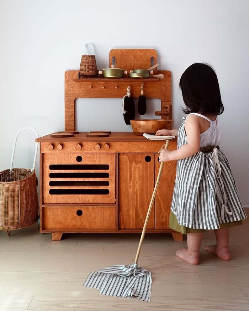 Cuisine enfant en bois artisanale évolutive, écologique et responsable acajou • LOOVE