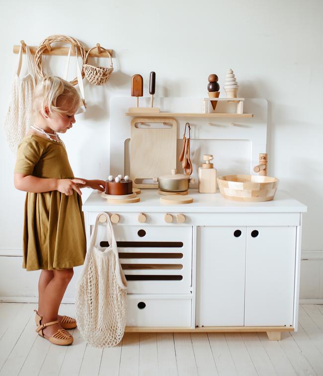 Cuisine enfant en bois artisanale évolutive, écologique et responsable blanche • LOOVE