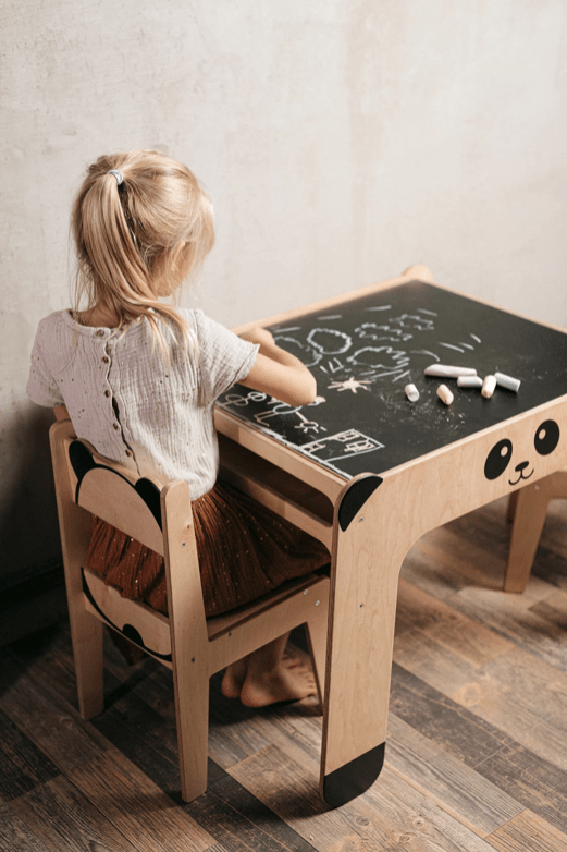 Table pour enfant avec pot de crayons Mayo 60x60cm Bois Motif Madame  Monsieur Multicolore