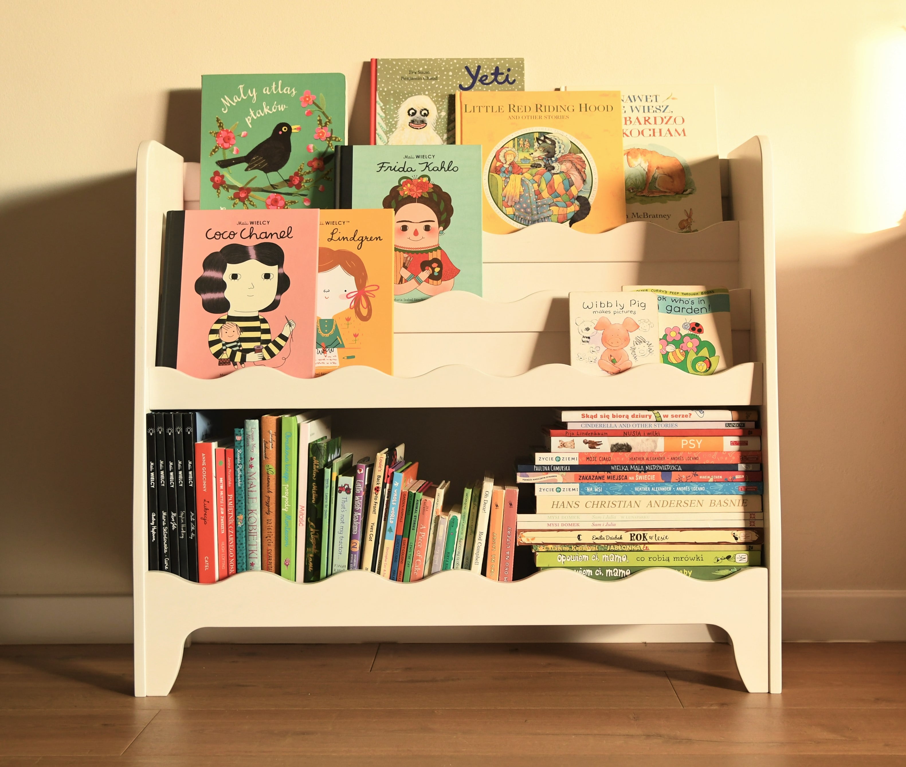 Bibliothèque Montessori en bois avec étagère • LOOVE
