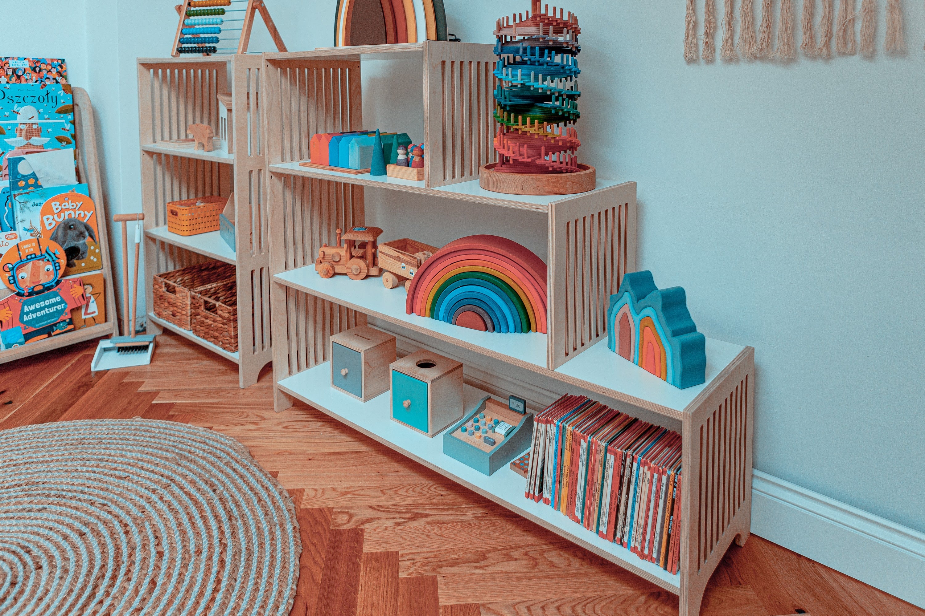 Étagère Montessori en bois en escalier • LOOVE