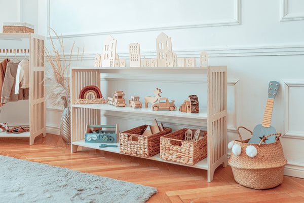 Etagère montessori à livres enfant avec 3 niveaux en bois blanc