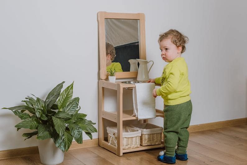 Lavabo d'apprentissage sur pied pour enfant, espace Montessori • LOOVE