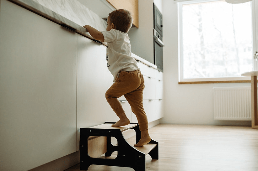 Marchepied en bois pour enfant et parents • LOOVE