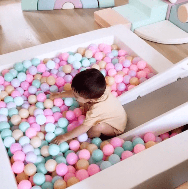 Piscine à balles carrée en cuir blanc pour enfants • LOOVE