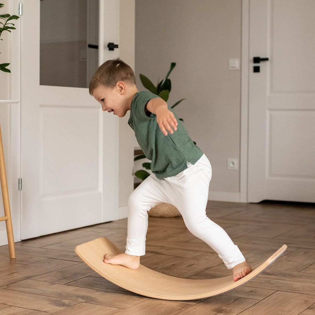 Planche d’équilibre en bois et feutre de couleur, jeu de motricité, à petit prix • LOOVE