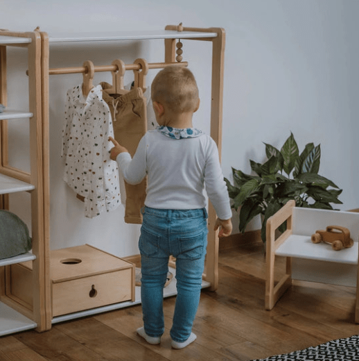 Porte-vêtements en bois Montessori pour enfant • LOOVE