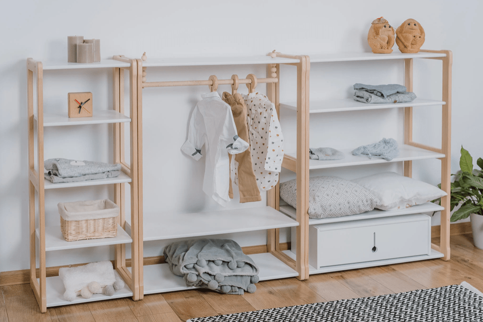 Porte-vêtements en bois Montessori pour enfant • LOOVE