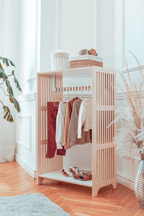 Porte-vêtements en bois Montessori pour enfant • LOOVE