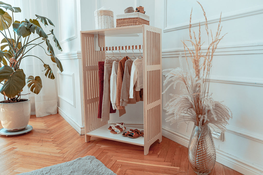 Porte-vêtements en bois Montessori pour enfant • LOOVE