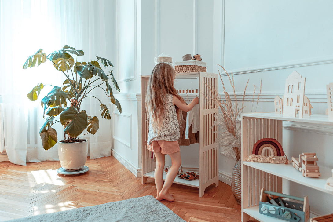 Porte-vêtements en bois Montessori pour enfant • LOOVE