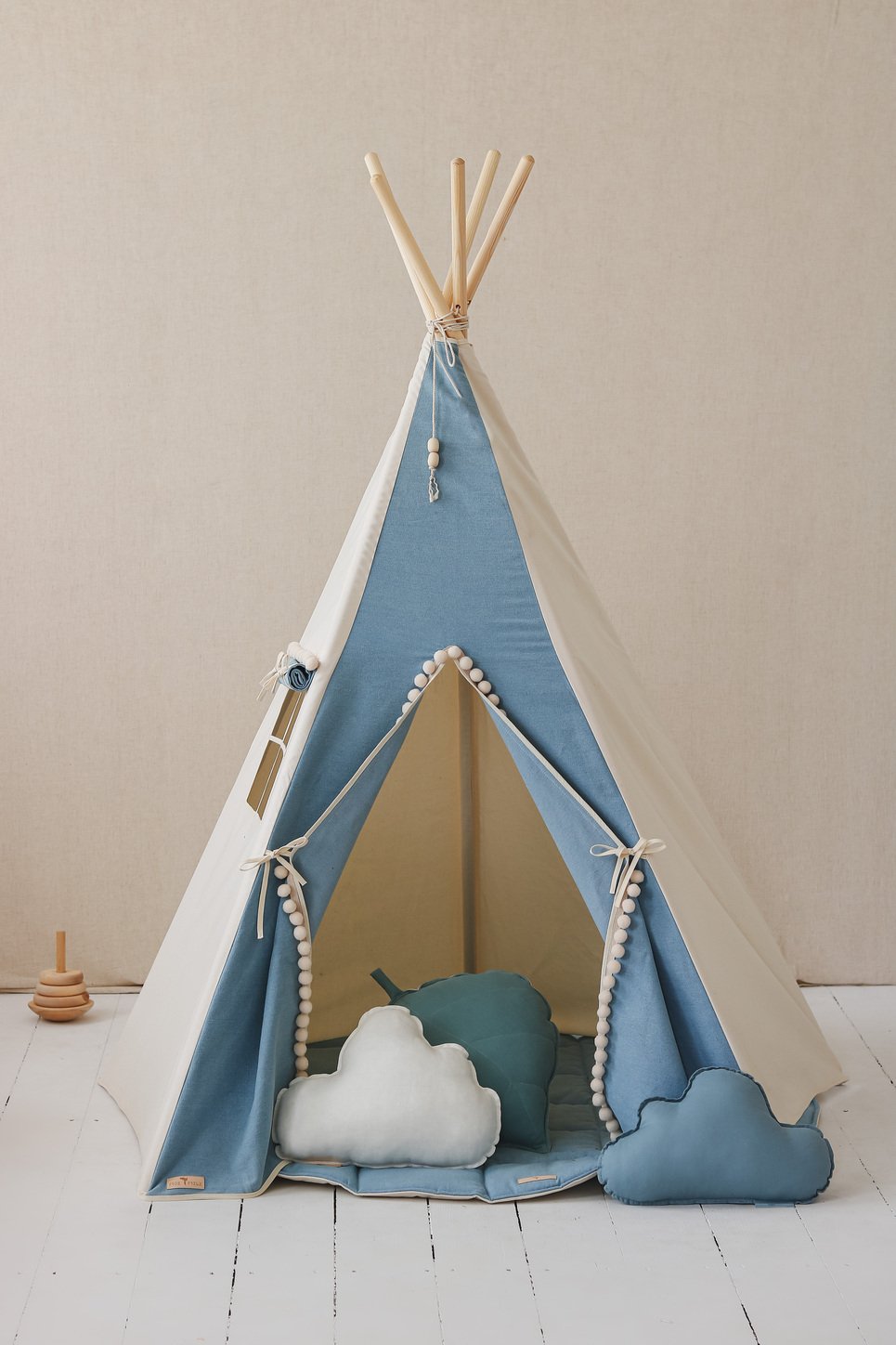 Teepee / Tipi avec pompons pour enfant, en coton OEKO-TEX • LOOVE