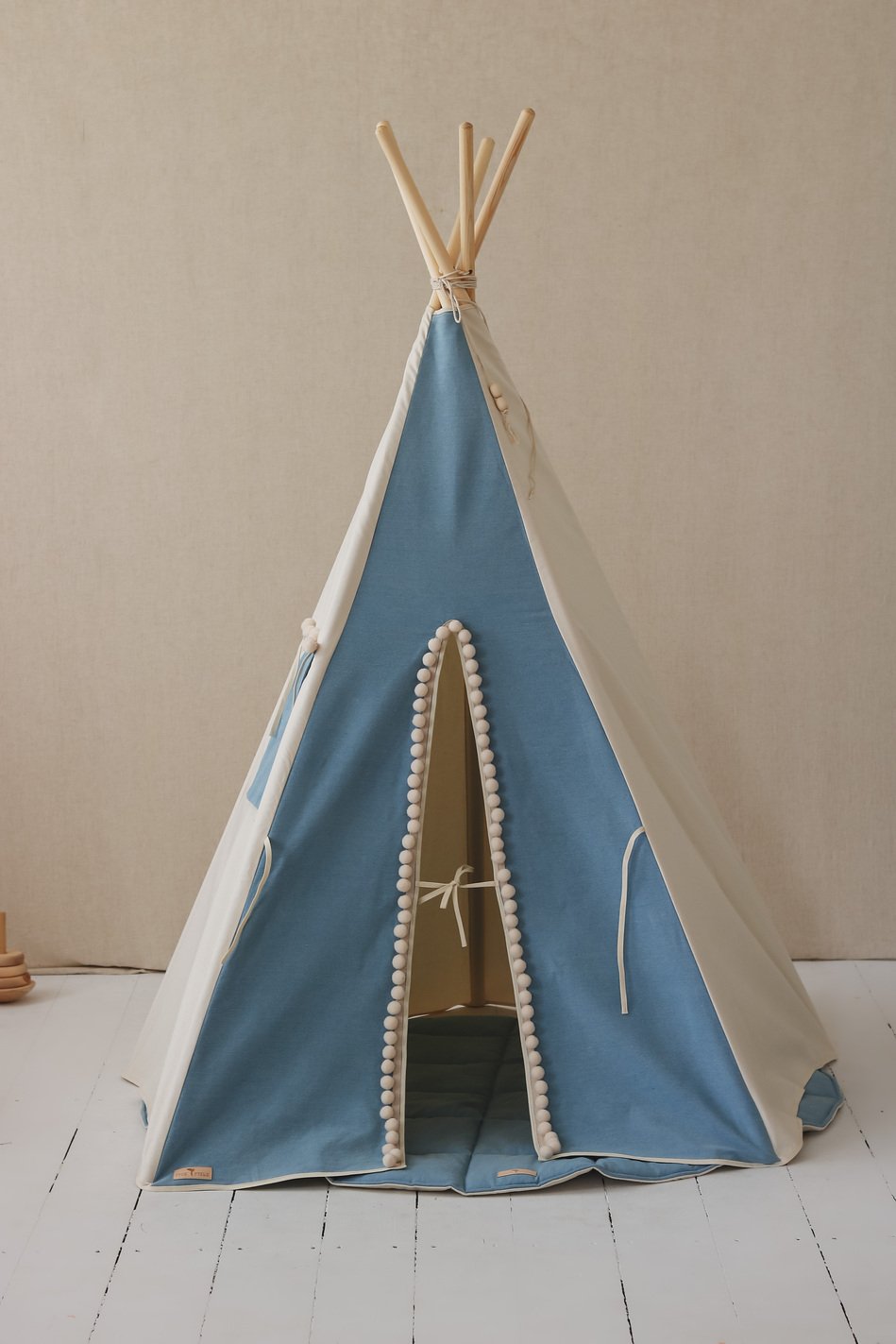 Teepee / Tipi avec pompons pour enfant, en coton OEKO-TEX • LOOVE