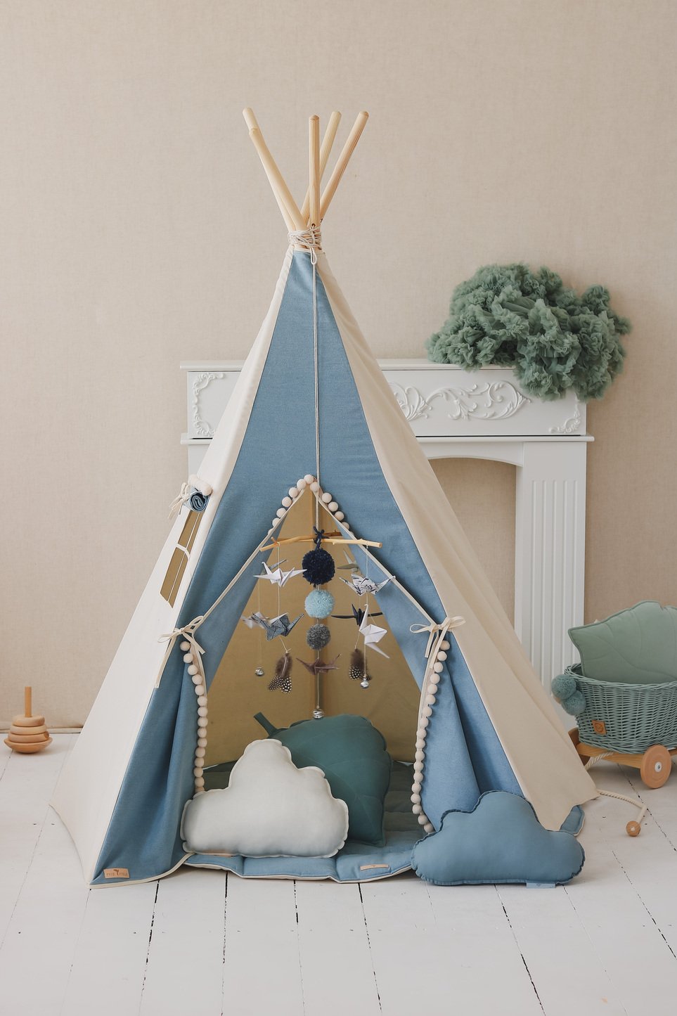 Teepee / Tipi avec pompons pour enfant, en coton OEKO-TEX • LOOVE