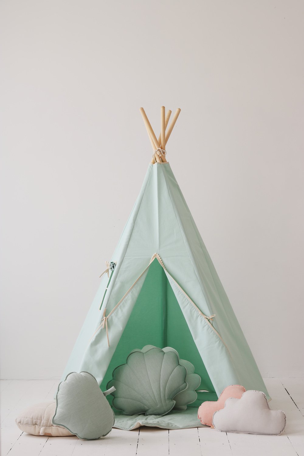 Teepee / Tipi avec pompons pour enfant, en coton OEKO-TEX • LOOVE