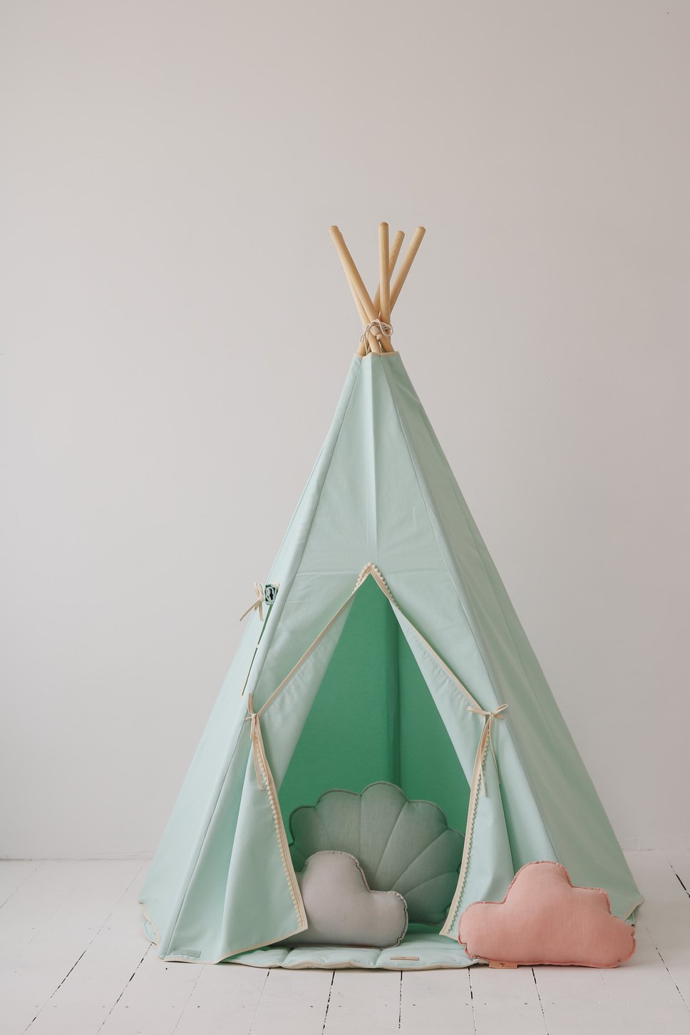 Teepee / Tipi avec pompons pour enfant, en coton OEKO-TEX • LOOVE