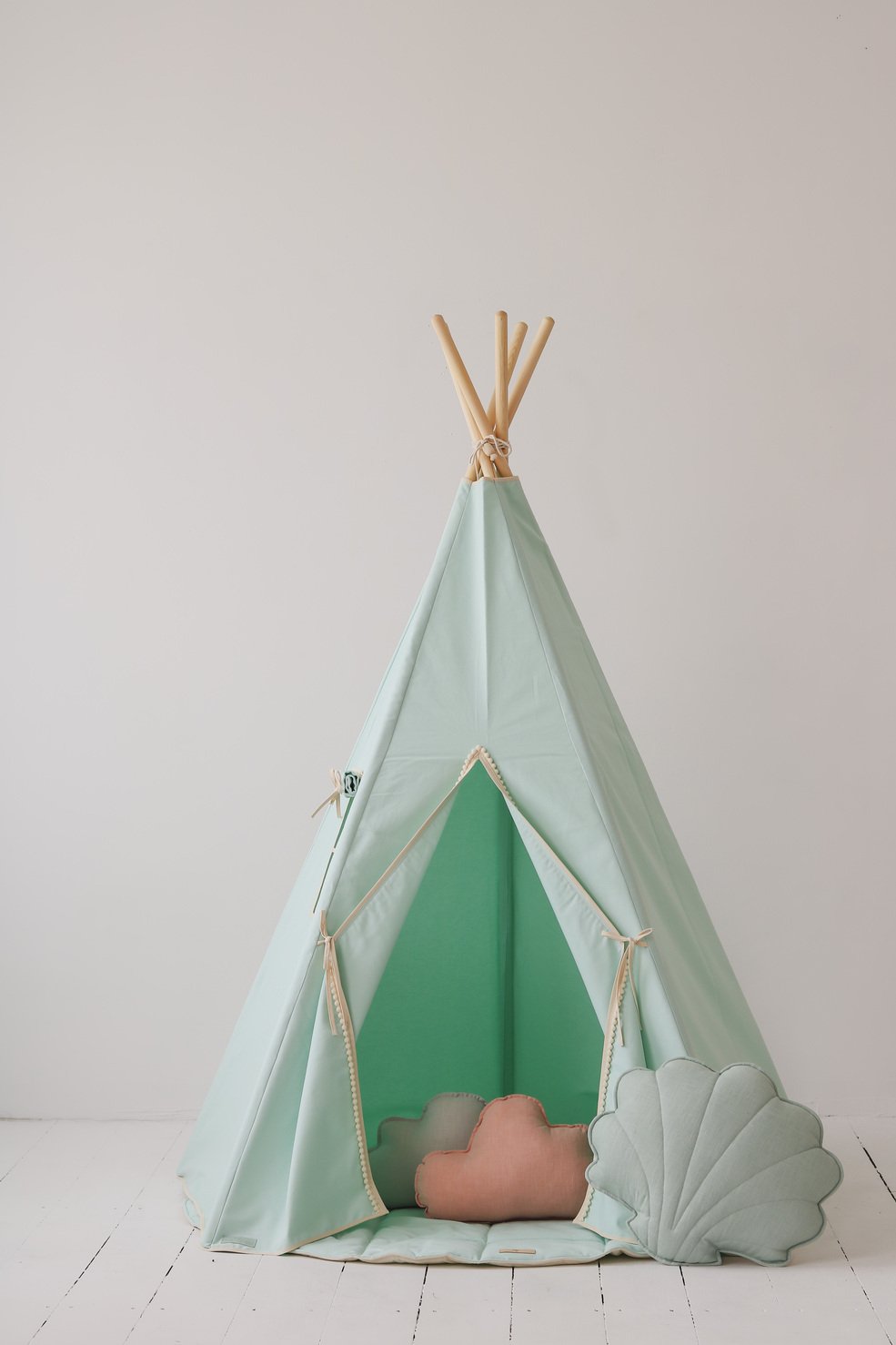 Teepee / Tipi avec pompons pour enfant, en coton OEKO-TEX • LOOVE