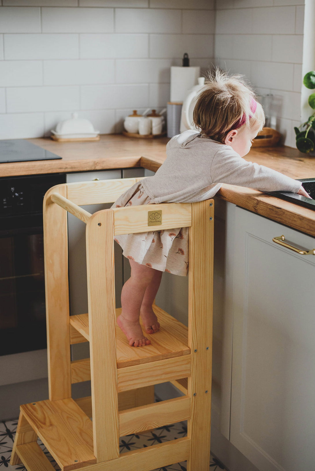 Tour d’observation Montessori ajustable, à petit prix, bois naturel • LOOVE