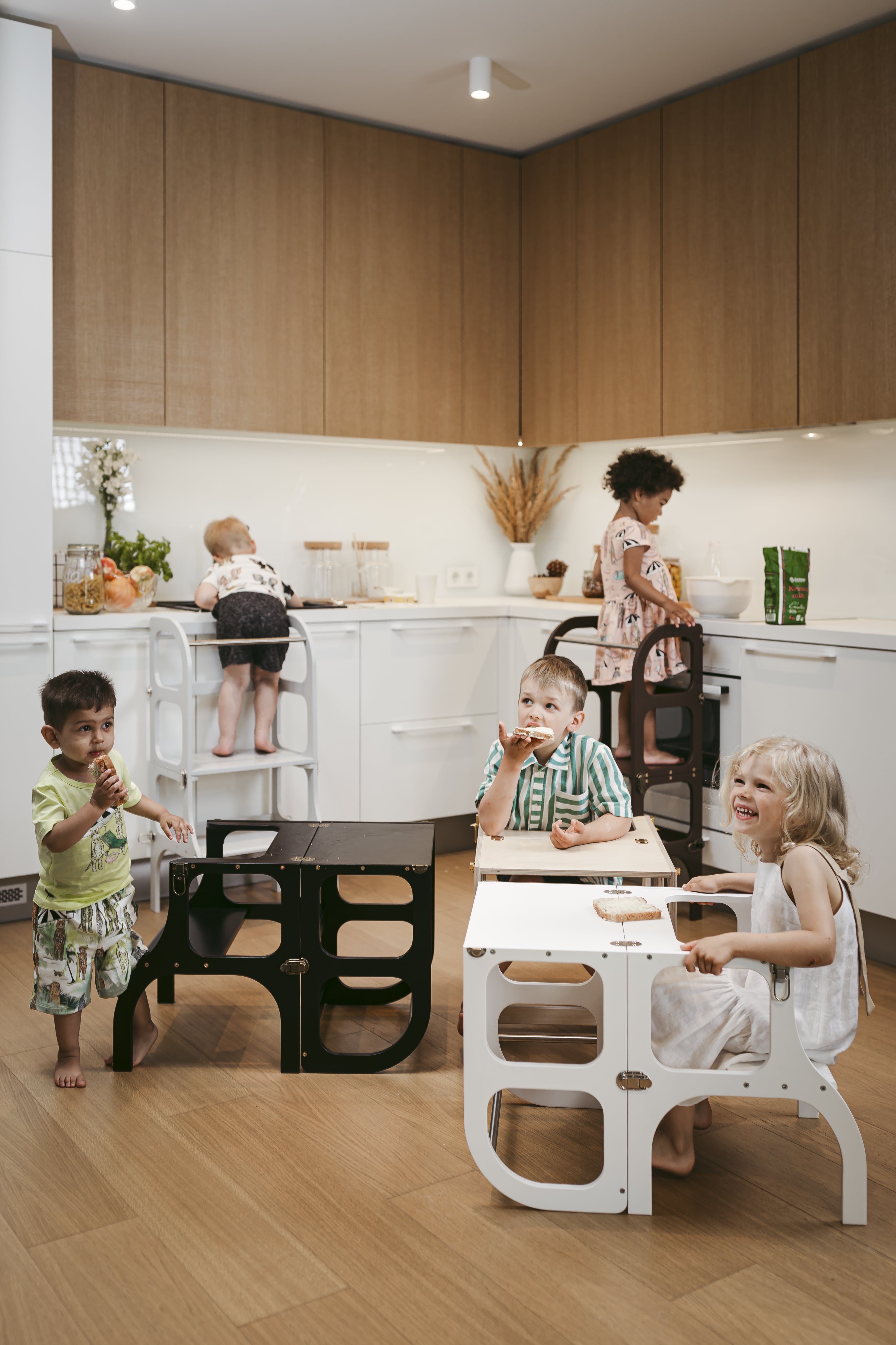 Aide de cuisine Montessori, qui peut être facilement transformé en