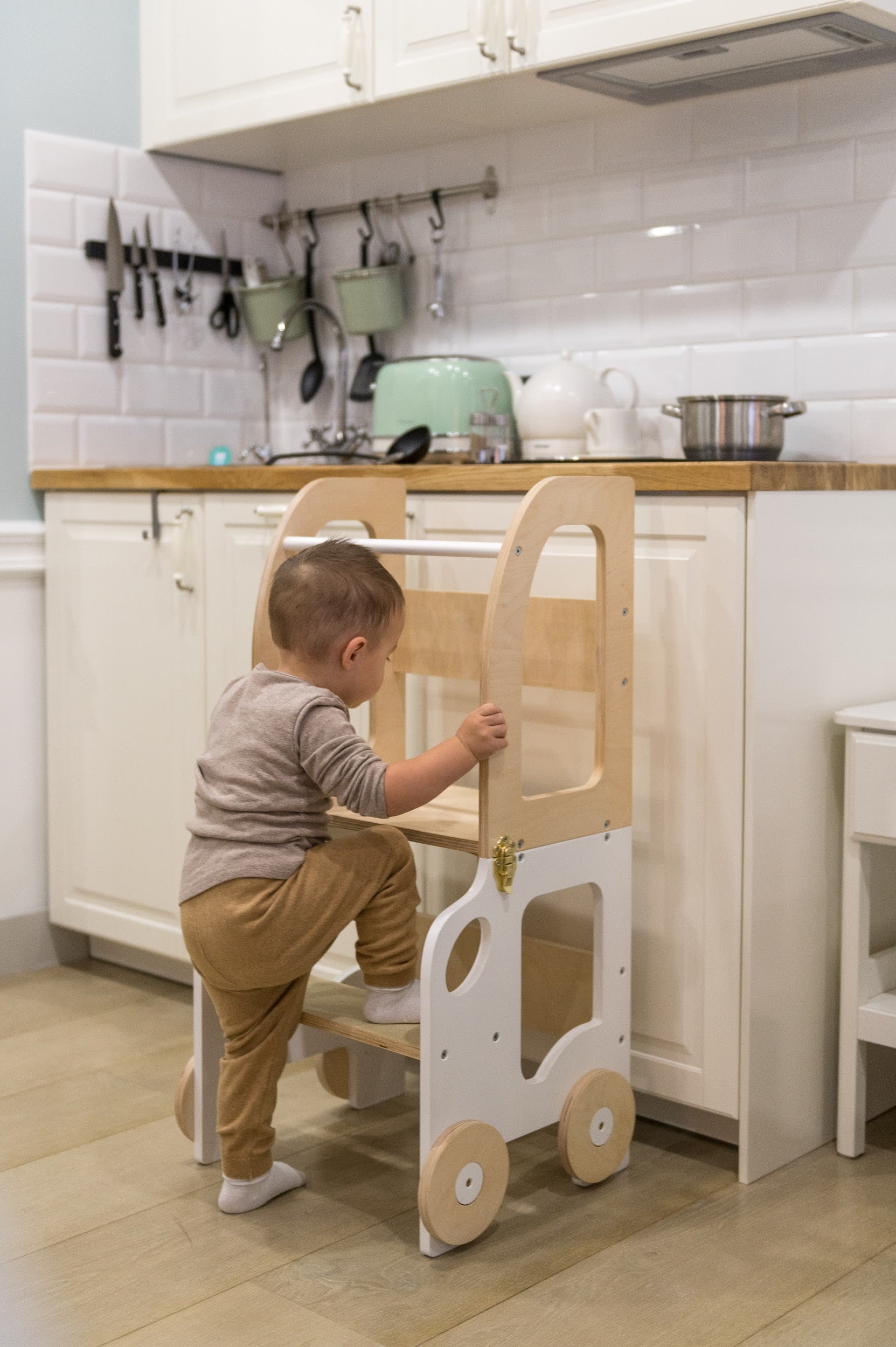 La tour d'observation – une aide de cuisine pour l'enfant et pour les  parents