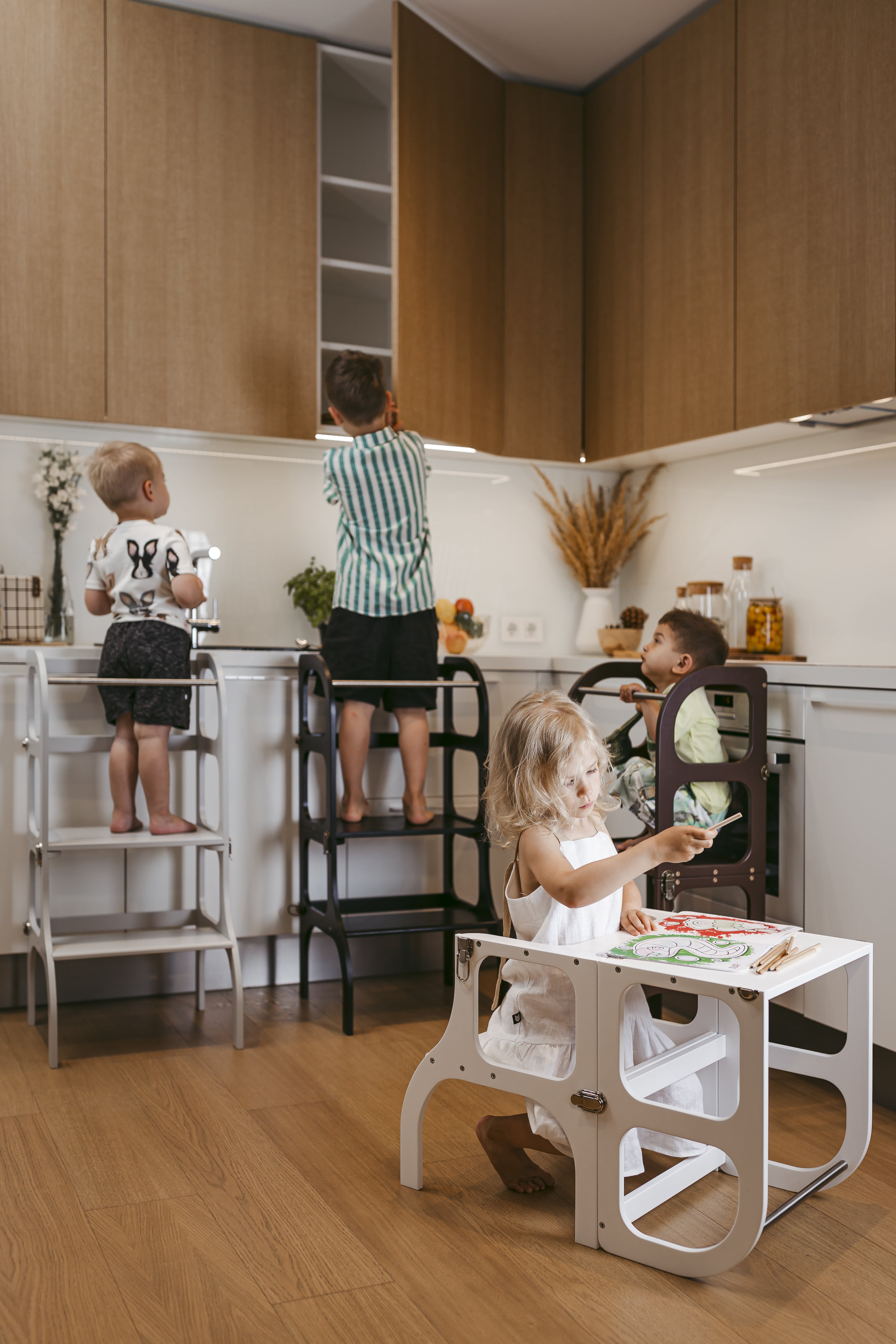 Tour Montessori avec table, Chaise de cuisine pliable pour bébé, Tour  d'assistance, Tabouret escabeau, Tabouret Montessori, Tabouret d' apprentissage par Woodandhearts -  Canada
