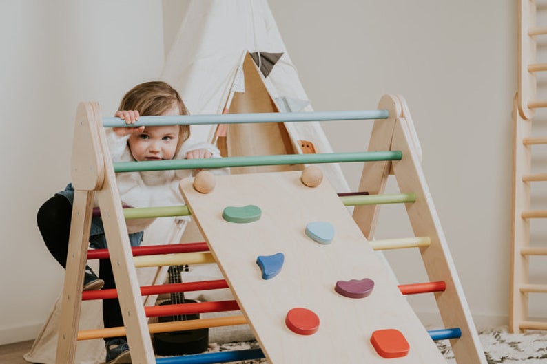 Triangle de Pikler / Mur suédois en bois FSC, motricité libre • LOOVE