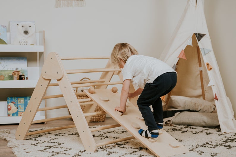 Triangle de Pikler en bois FSC, parcours de motricité enfant • LOOVE