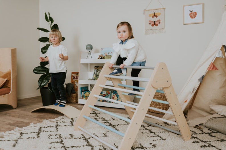 Triangle de Pikler en bois FSC, parcours de motricité enfant • LOOVE